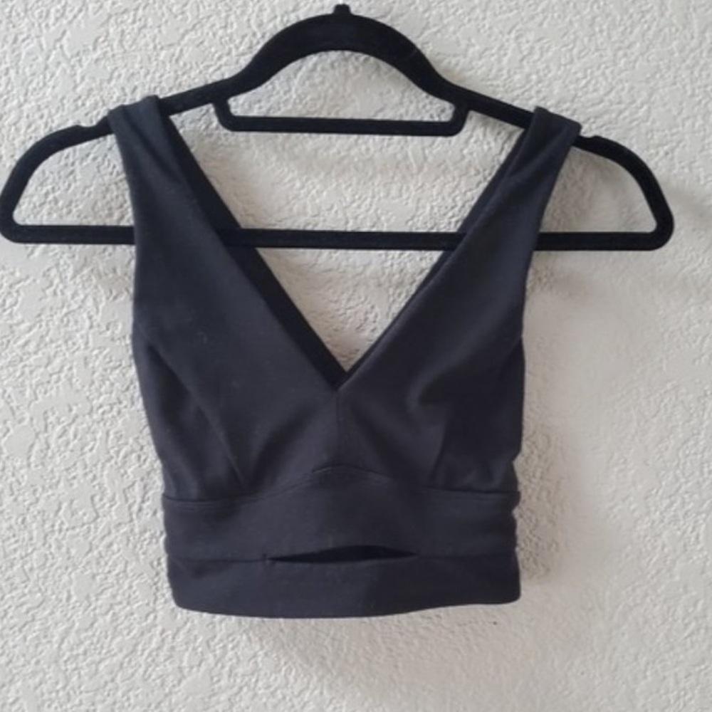 Manduka Black V-Neck Women's yoga or crop Top XS